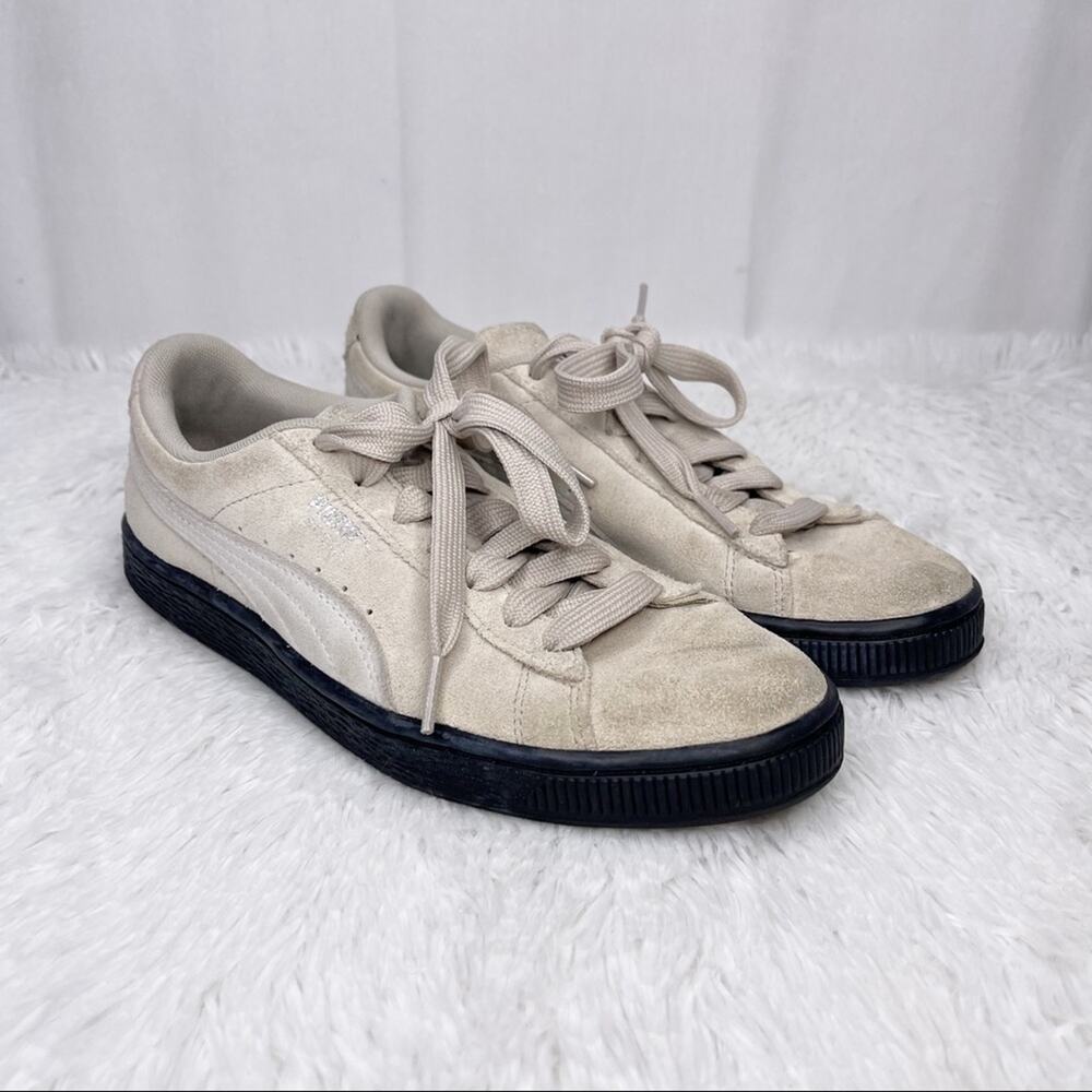 PUMA / Suede Classic off white cream sneakers / 7.5